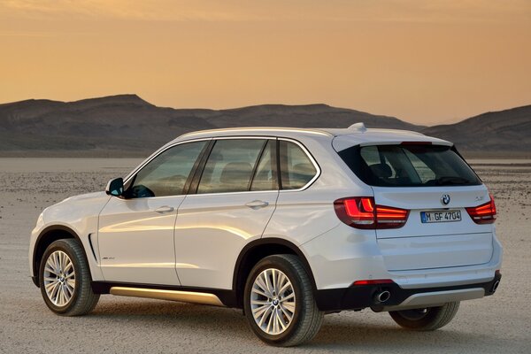 Мощный внедорожник BMW xdrive30d